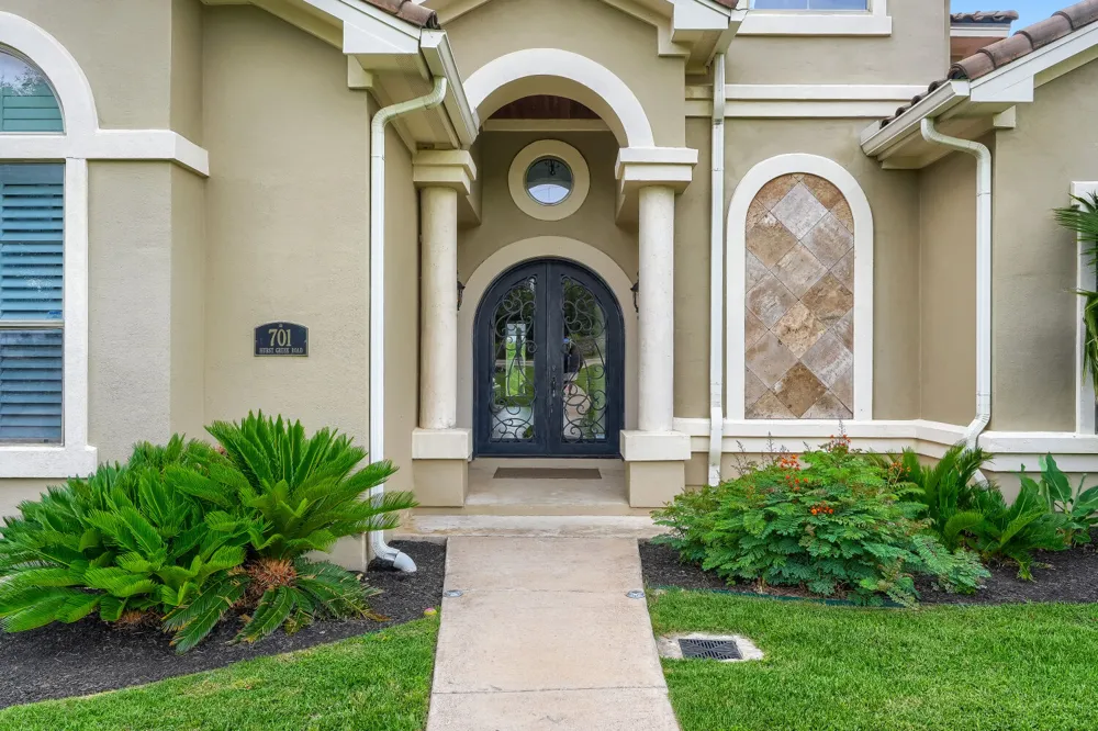 701 Hurst Creek Road Lakeway, TX 78734