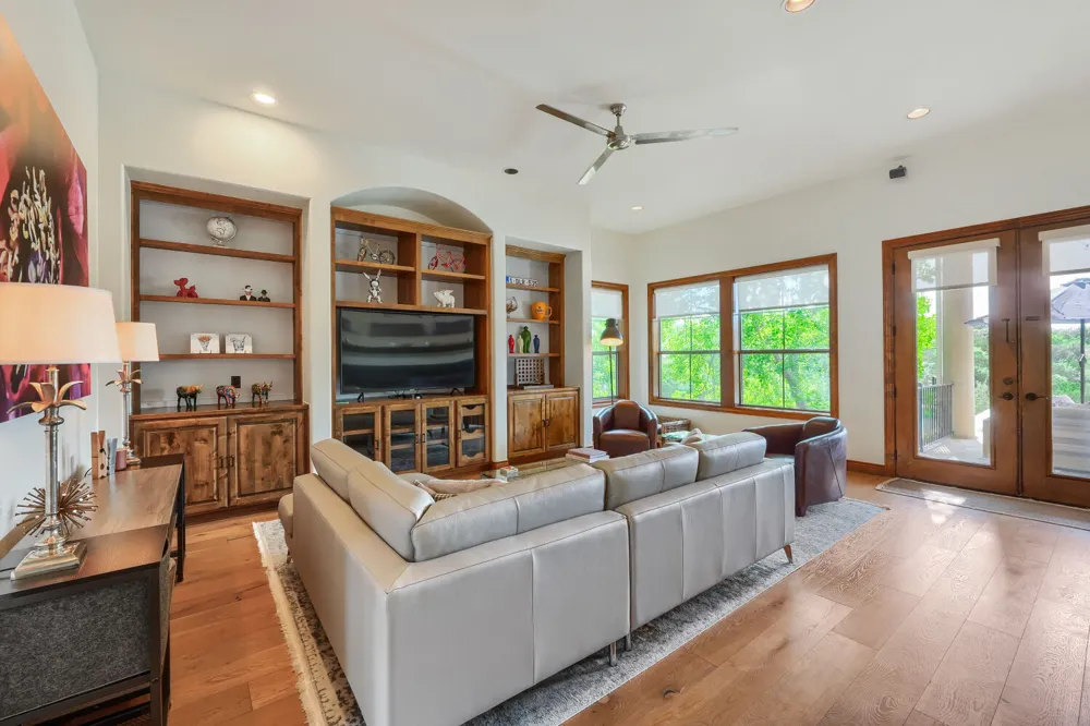 701 Hurst Creek Road Lakeway, TX 78734