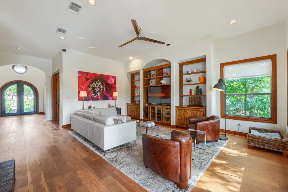 701 Hurst Creek Road Lakeway, TX 78734
