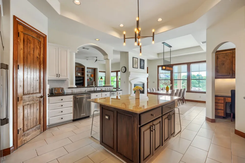 701 Hurst Creek Road Lakeway, TX 78734