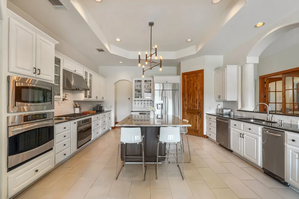 701 Hurst Creek Road Lakeway, TX 78734