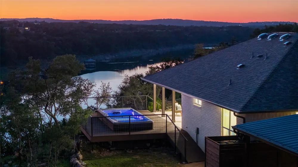 1104 Cliffview Drive
