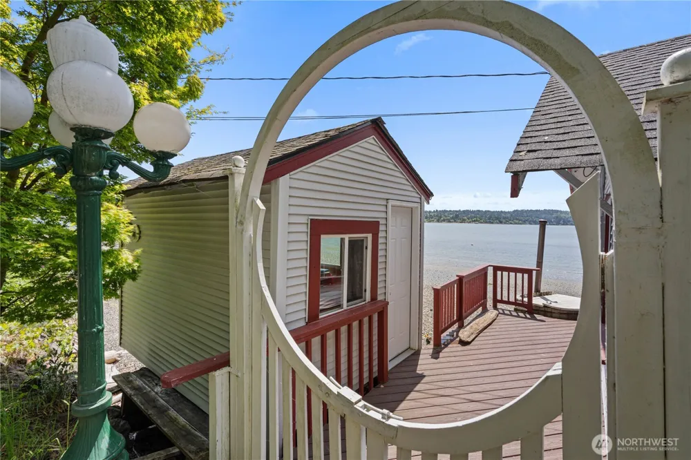 24186 Vashon Highway SW Vashon, WA 98070