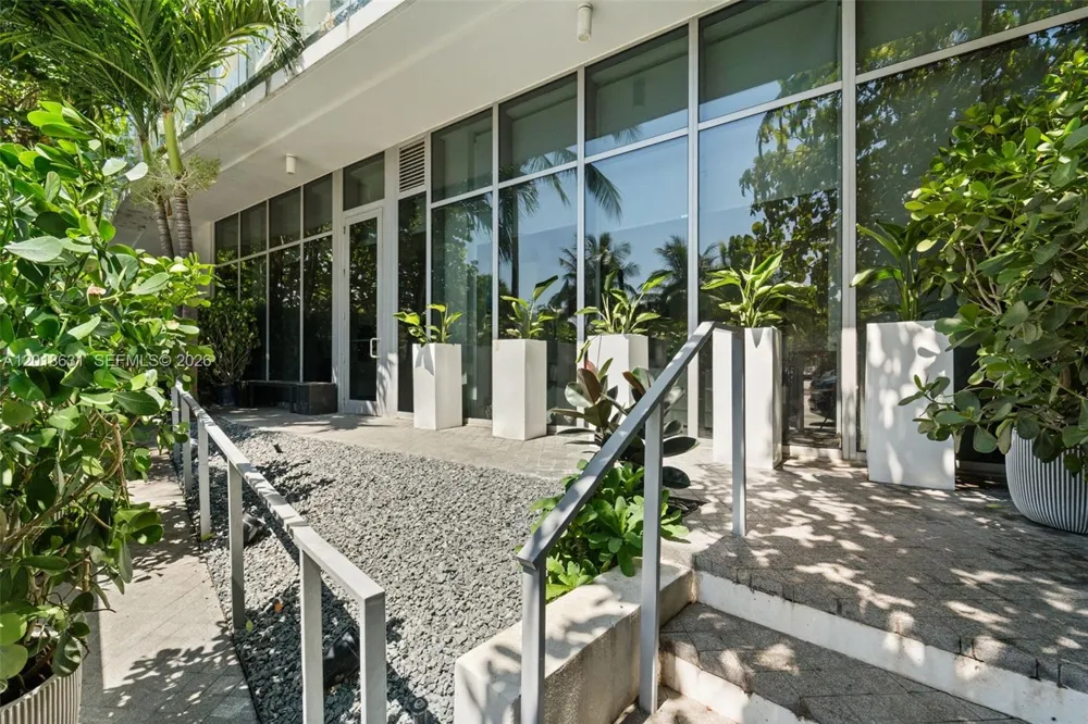 1 Collins Ave #108 Miami Beach, FL 33139