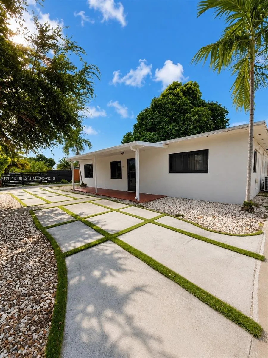 1120 E 6th Ct Hialeah, FL 33010