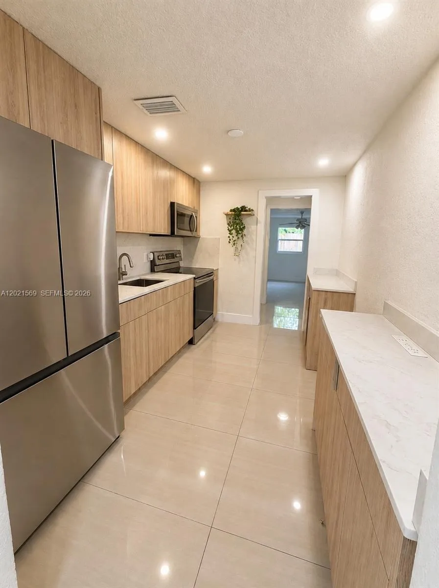 1120 E 6th Ct Hialeah, FL 33010