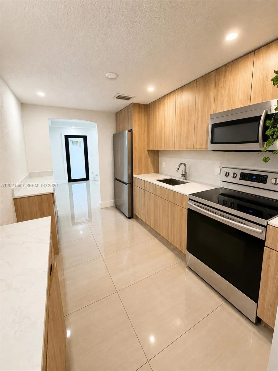 1120 E 6th Ct Hialeah, FL 33010