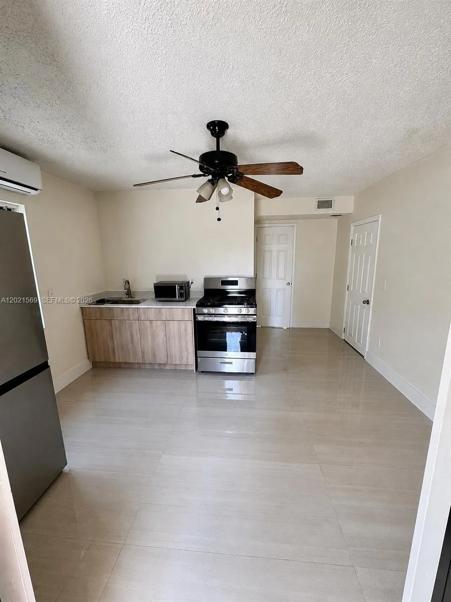 1120 E 6th Ct Hialeah, FL 33010