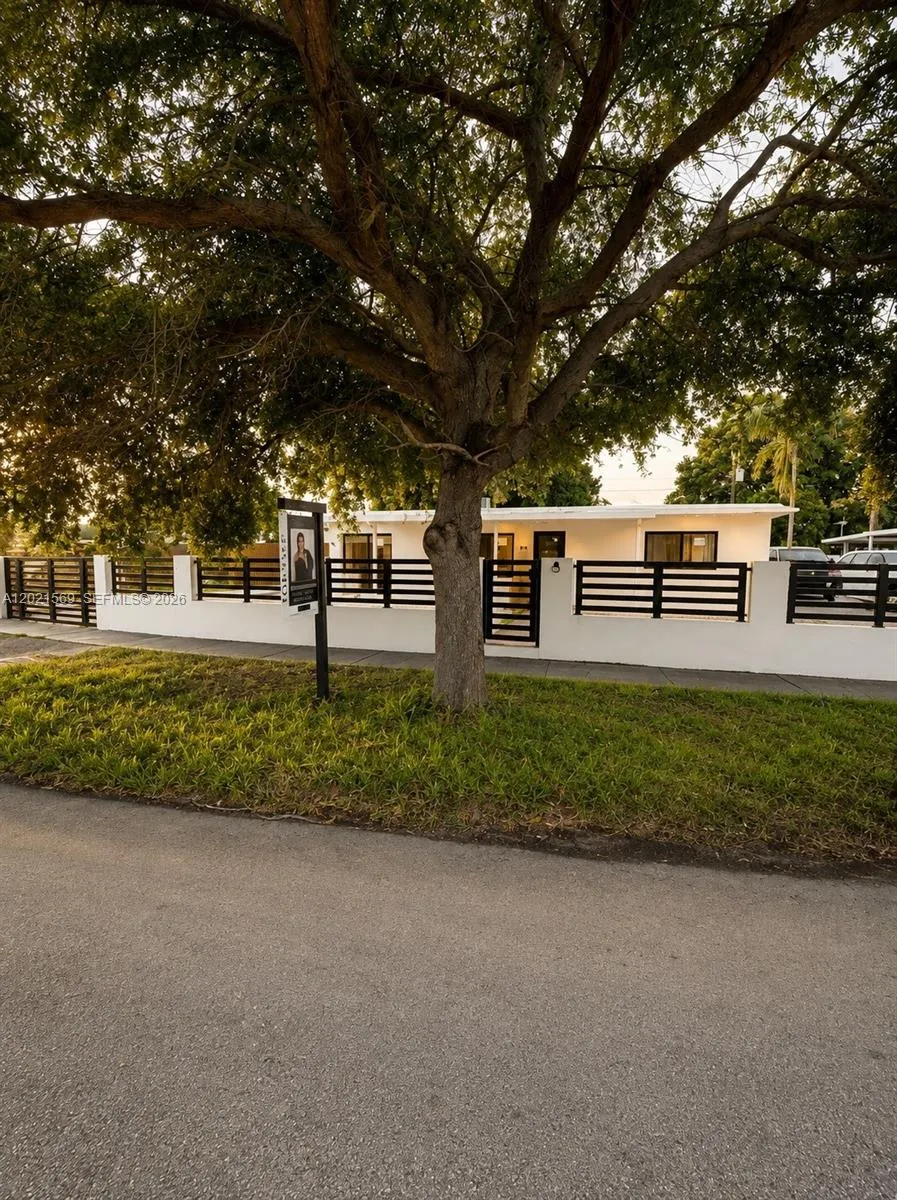 1120 E 6th Ct Hialeah, FL 33010