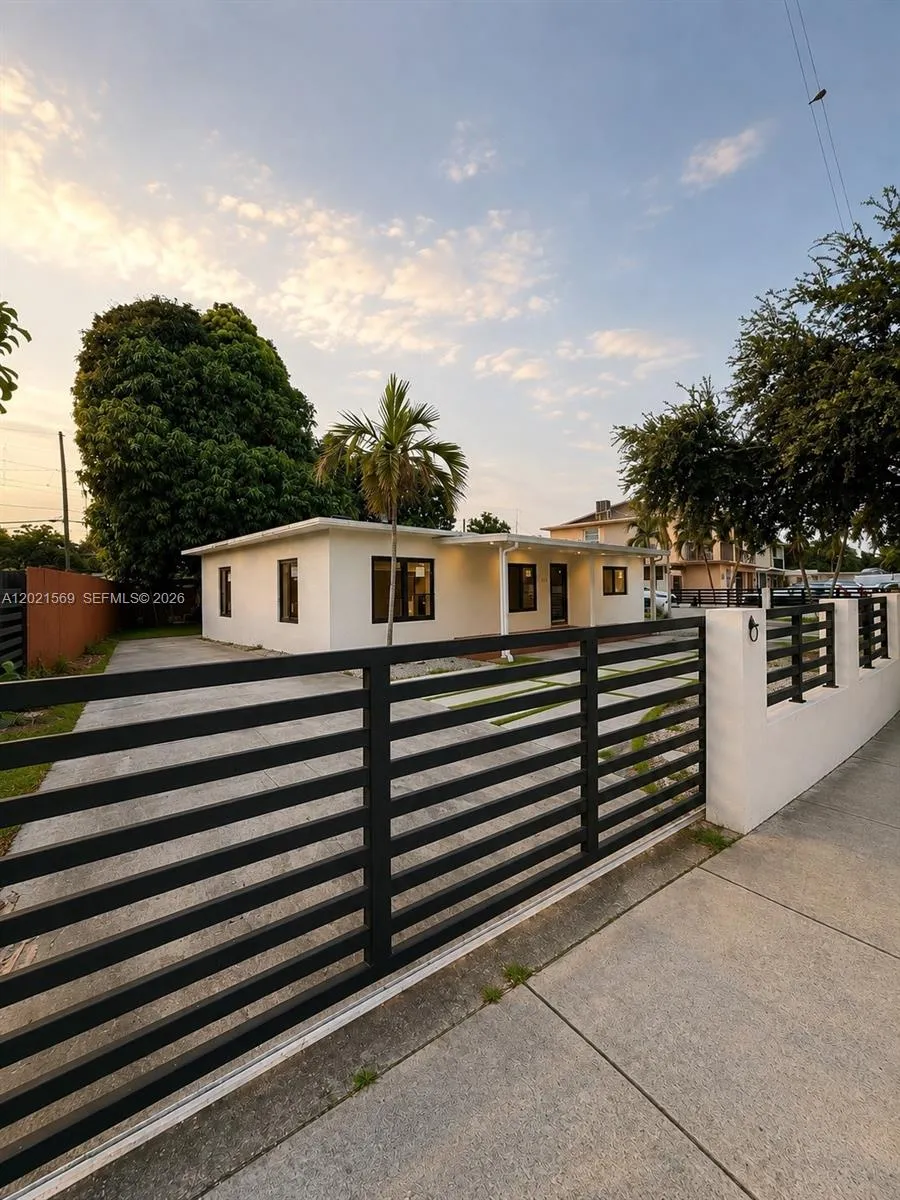 1120 E 6th Ct Hialeah, FL 33010