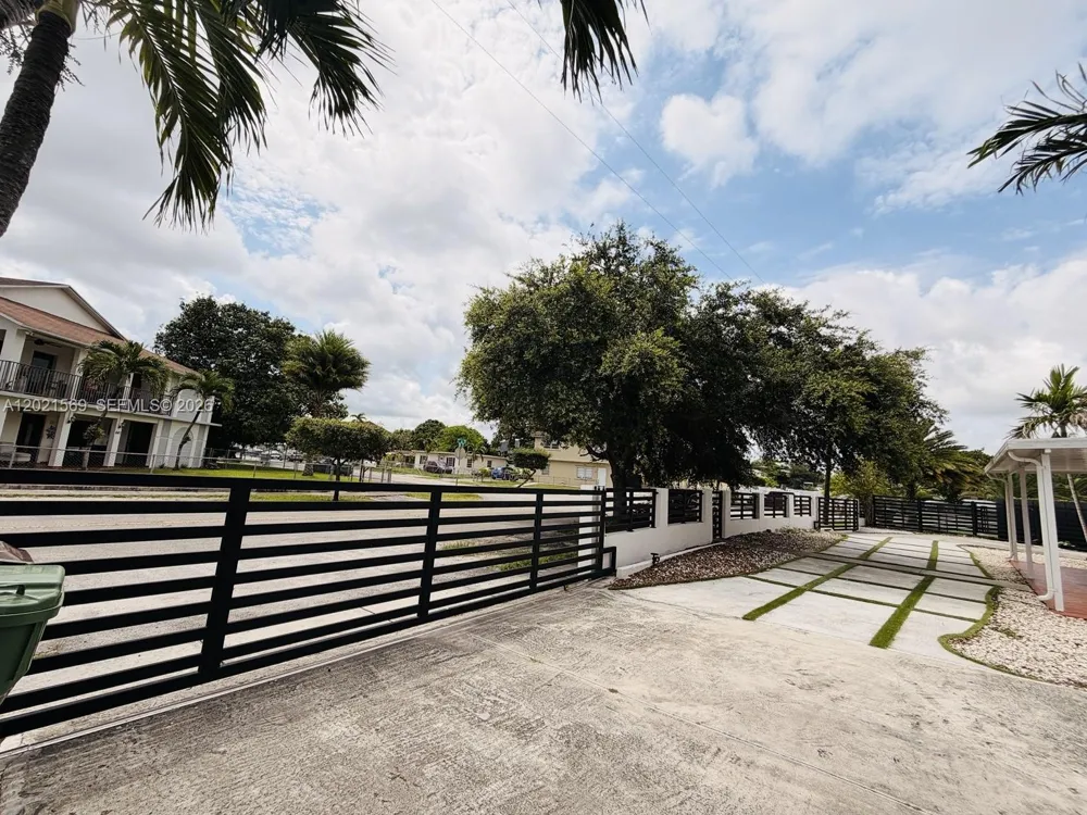1120 E 6th Ct Hialeah, FL 33010