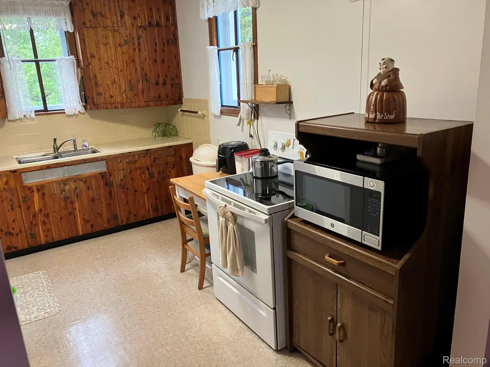 5893 Cribbins Road Kenockee Township, MI 48006