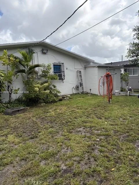 336 E 41st St Hialeah, FL 33013