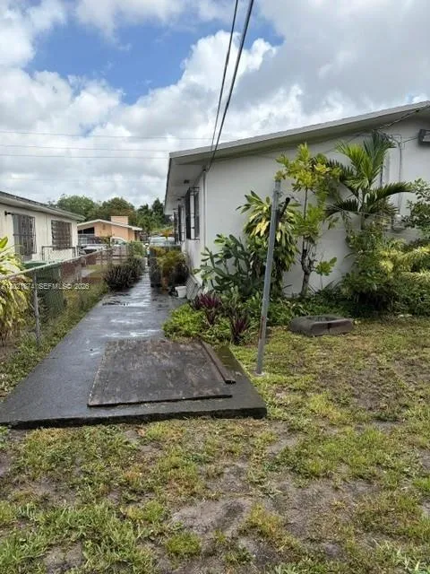 336 E 41st St Hialeah, FL 33013