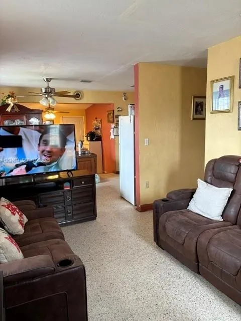 336 E 41st St Hialeah, FL 33013