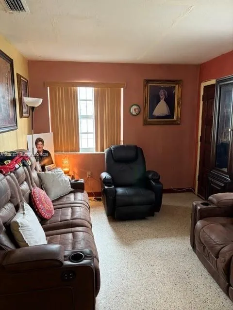 336 E 41st St Hialeah, FL 33013