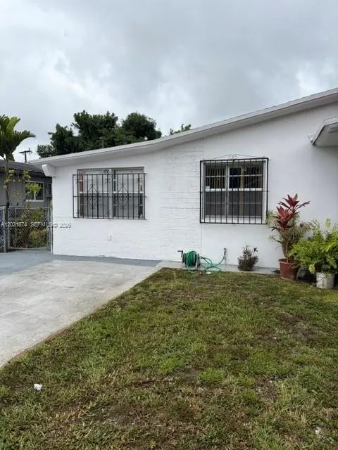 336 E 41st St Hialeah, FL 33013