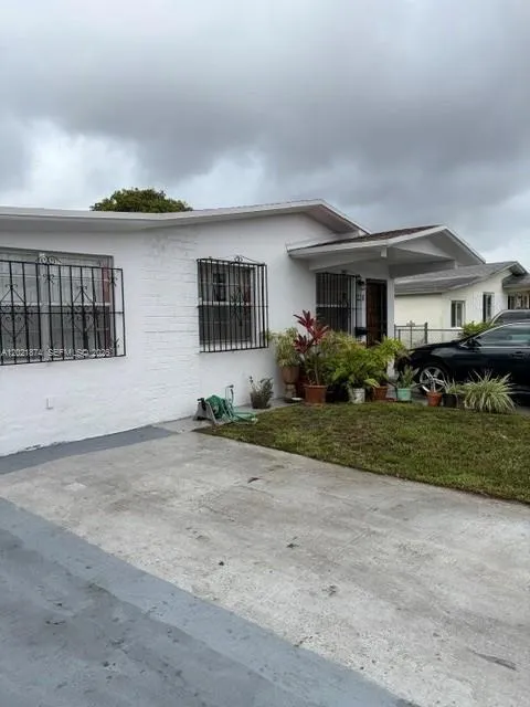 336 E 41st St Hialeah, FL 33013