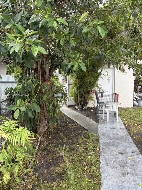 336 E 41st St Hialeah, FL 33013