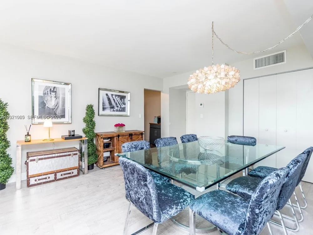 3701 Country Club Dr #1002 Aventura, FL 33180