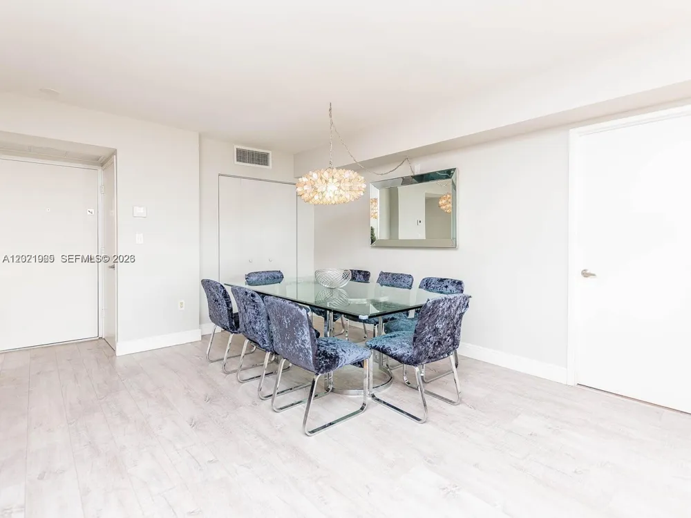 3701 Country Club Dr #1002 Aventura, FL 33180