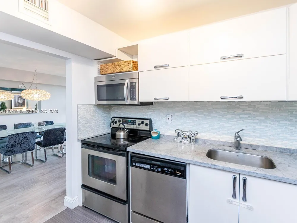 3701 Country Club Dr #1002 Aventura, FL 33180