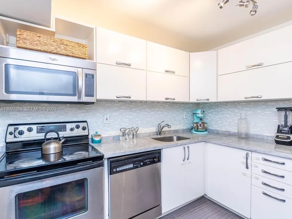 3701 Country Club Dr #1002 Aventura, FL 33180