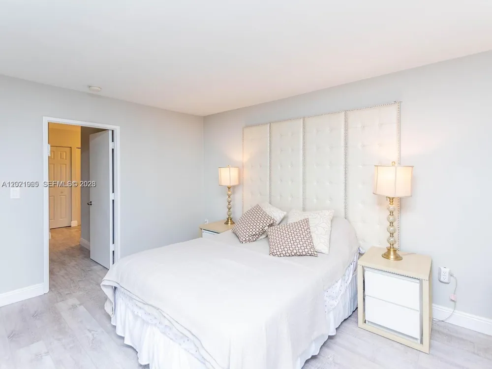 3701 Country Club Dr #1002 Aventura, FL 33180