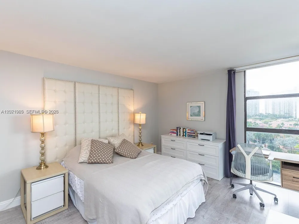 3701 Country Club Dr #1002 Aventura, FL 33180