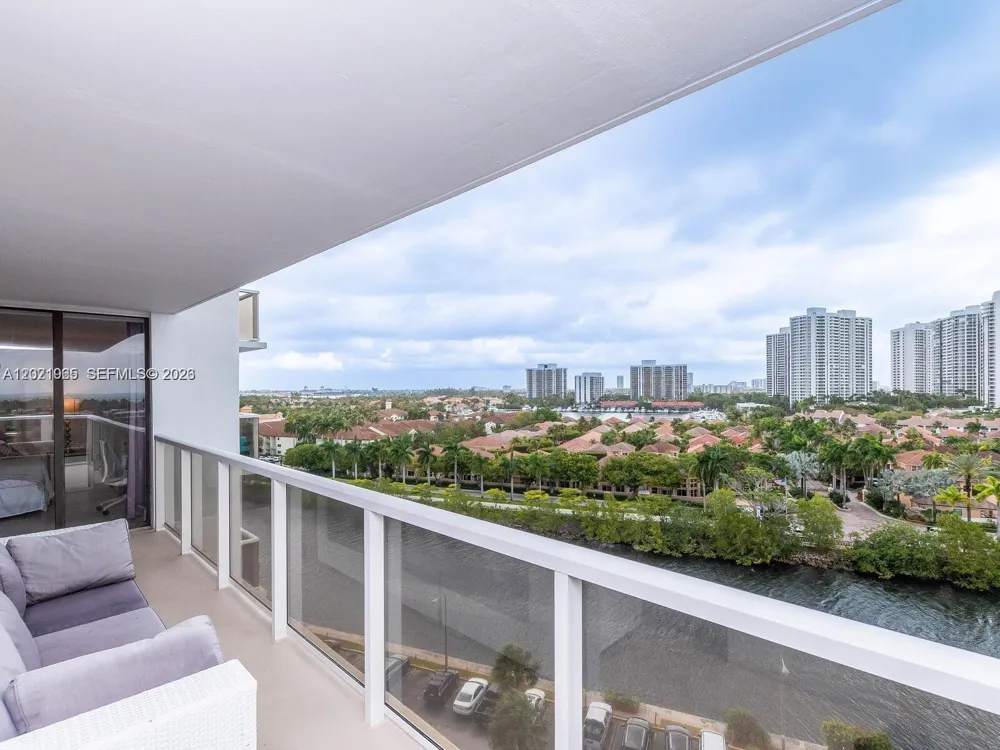 3701 Country Club Dr #1002 Aventura, FL 33180