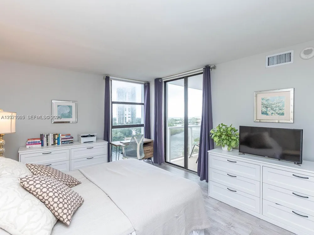 3701 Country Club Dr #1002 Aventura, FL 33180