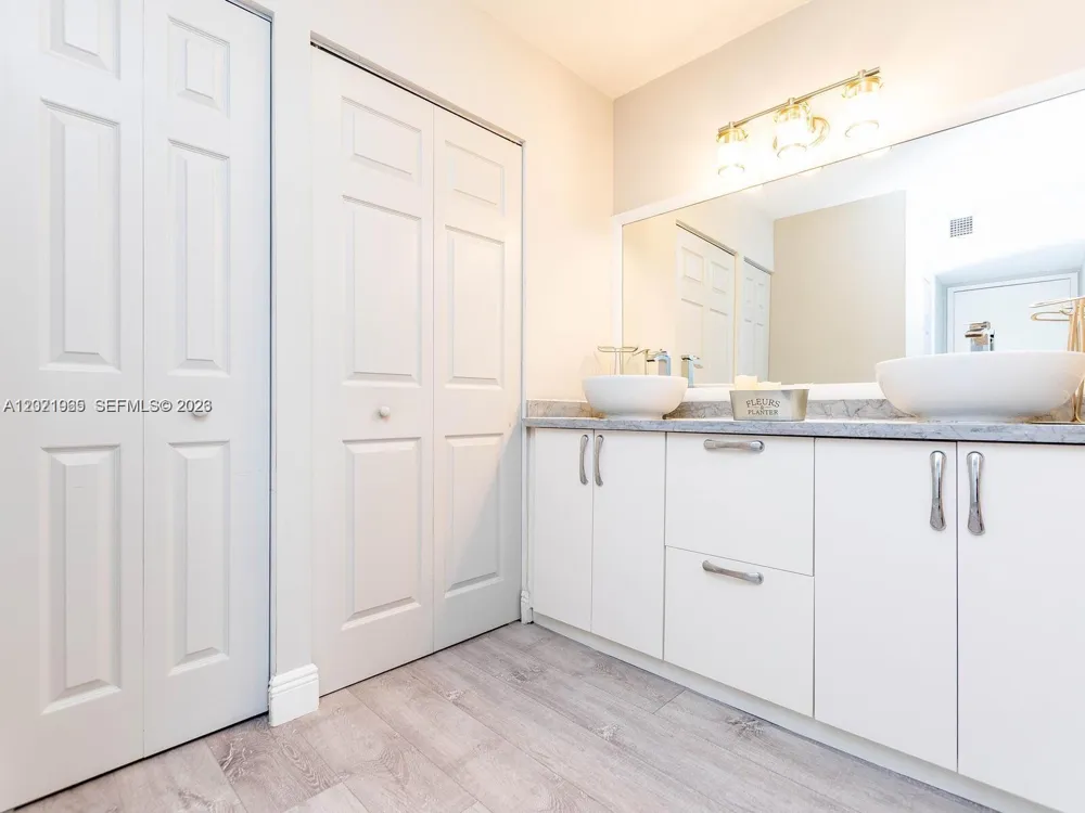 3701 Country Club Dr #1002 Aventura, FL 33180