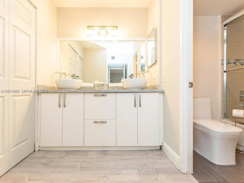 3701 Country Club Dr #1002 Aventura, FL 33180