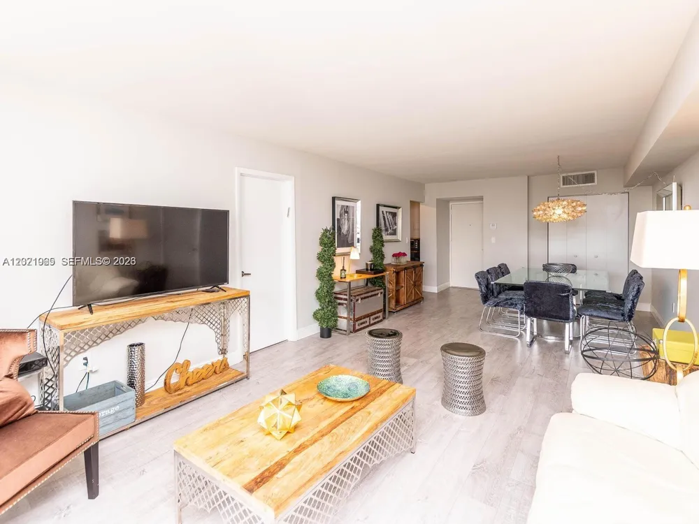 3701 Country Club Dr #1002 Aventura, FL 33180