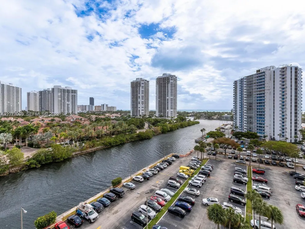 3701 Country Club Dr #1002 Aventura, FL 33180