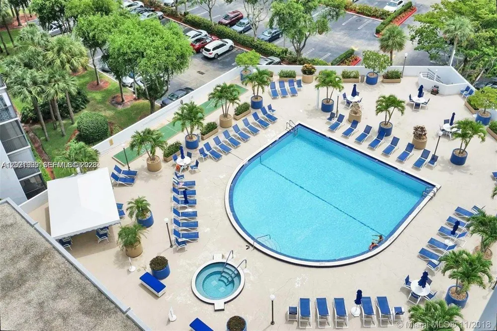 3701 Country Club Dr #1002 Aventura, FL 33180