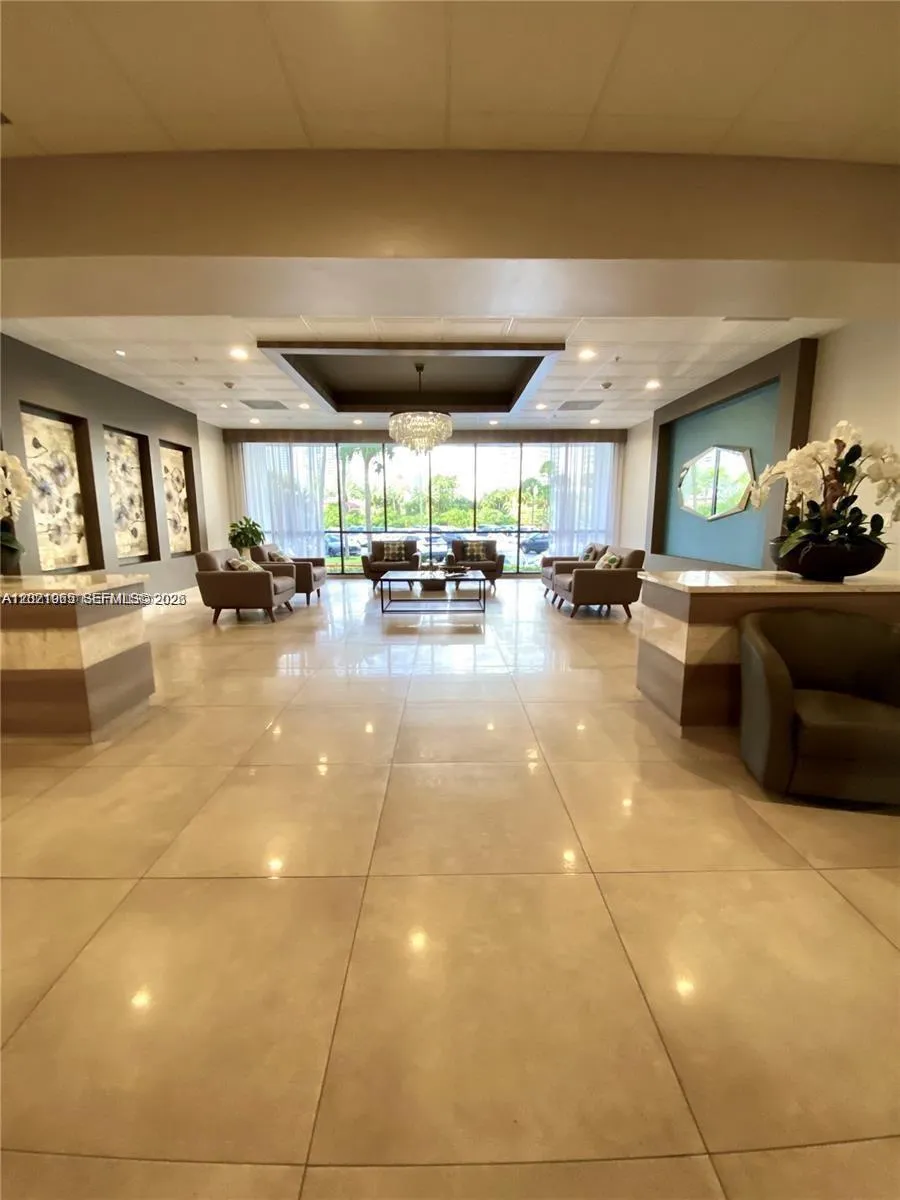 3701 Country Club Dr #1002 Aventura, FL 33180