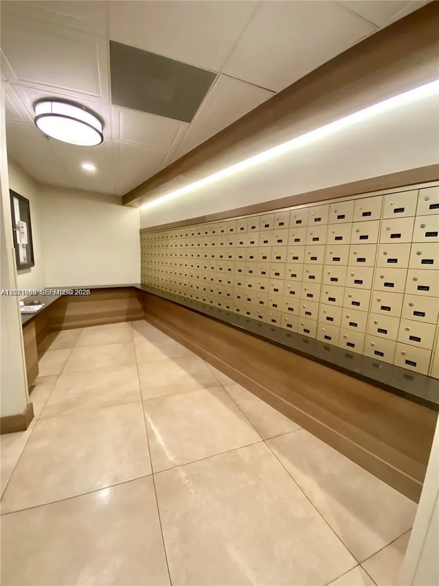 3701 Country Club Dr #1002 Aventura, FL 33180