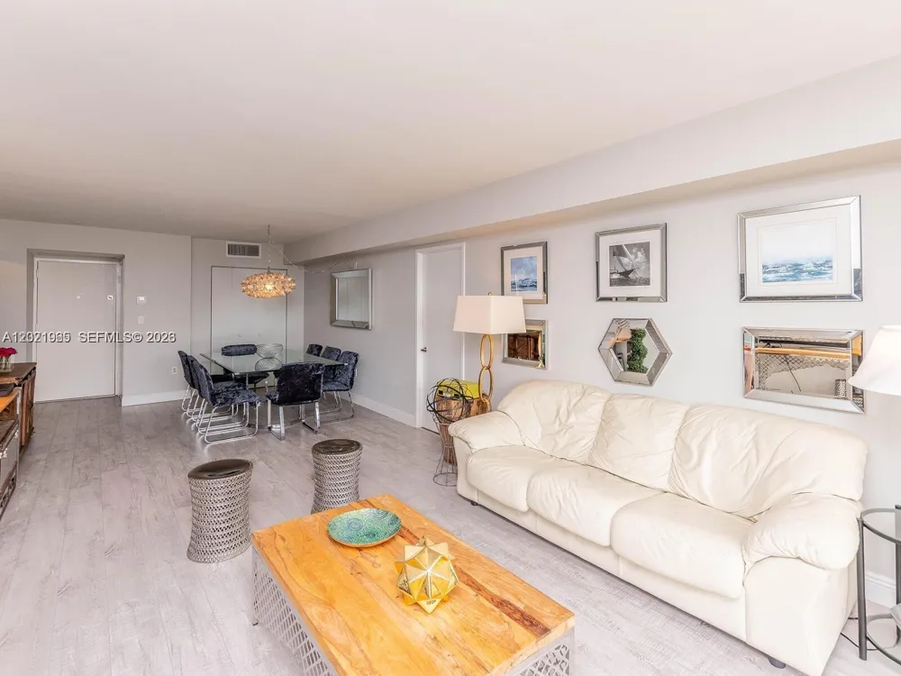 3701 Country Club Dr #1002 Aventura, FL 33180