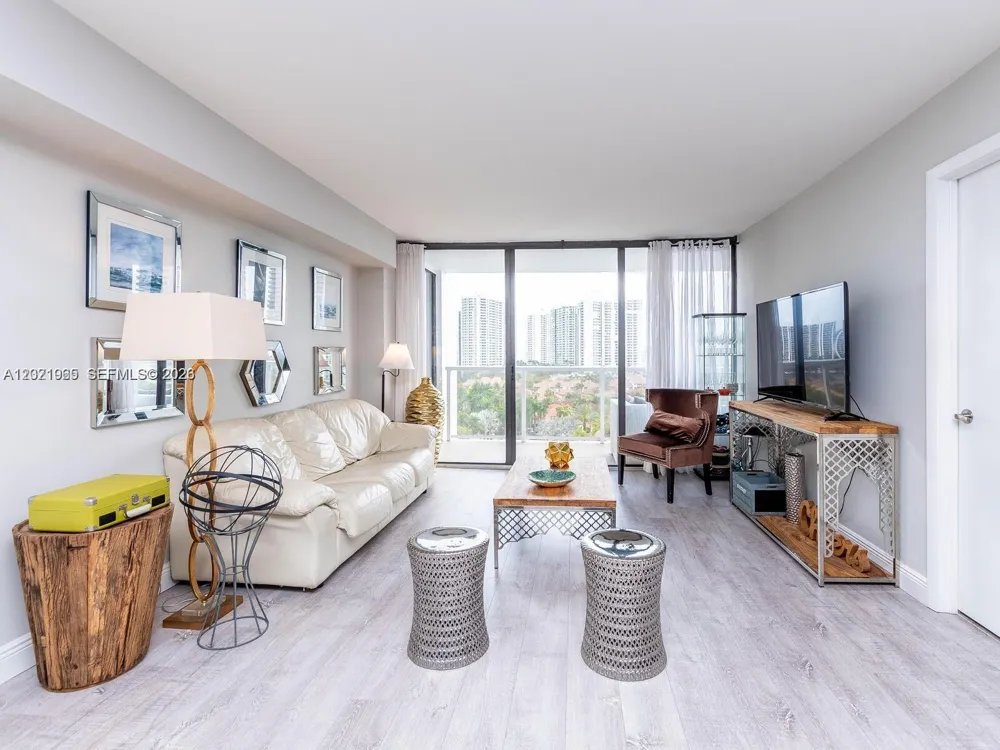 3701 Country Club Dr #1002 Aventura, FL 33180