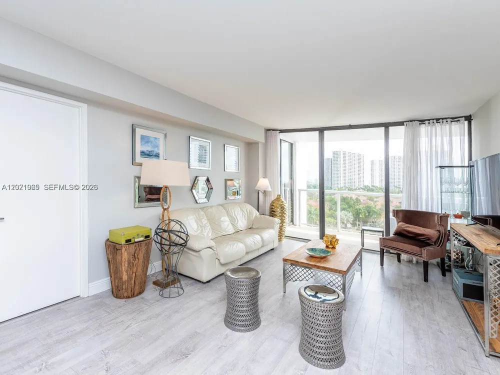 3701 Country Club Dr #1002 Aventura, FL 33180
