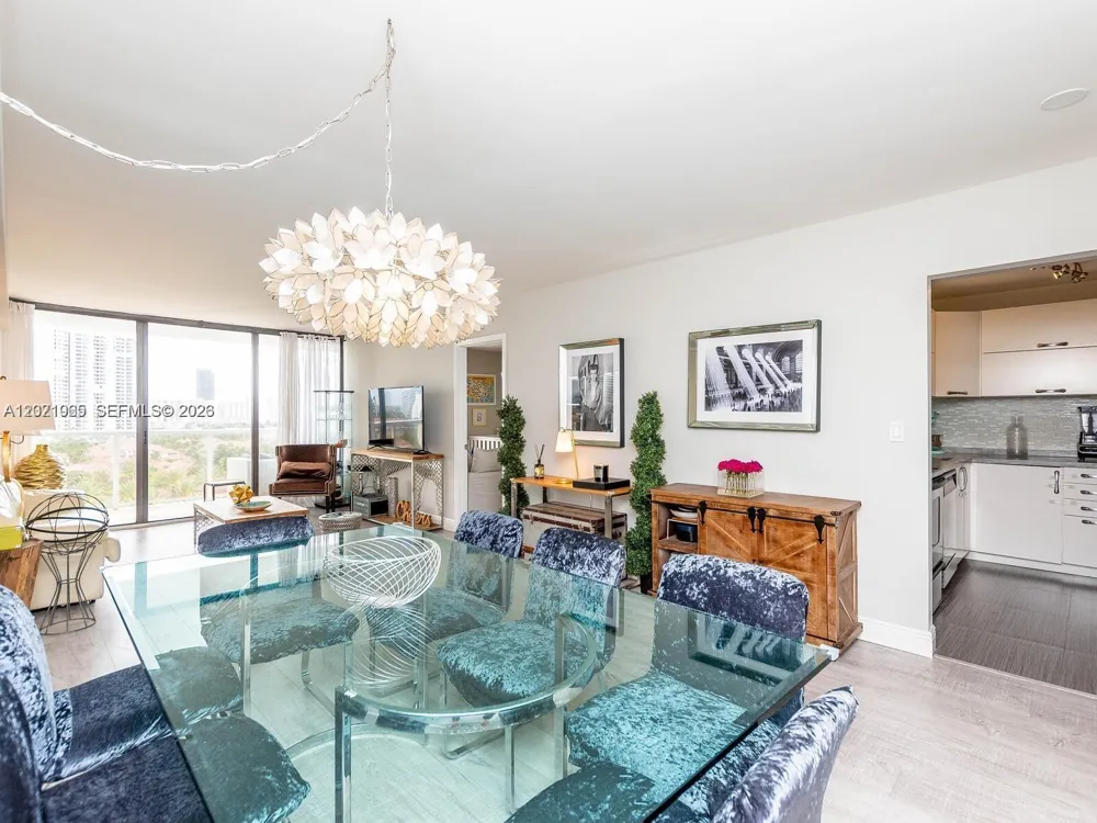 3701 Country Club Dr #1002 Aventura, FL 33180