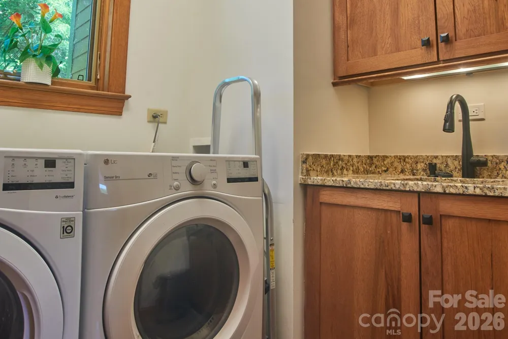 427 Spring Rock Road Burnsville, NC 28714