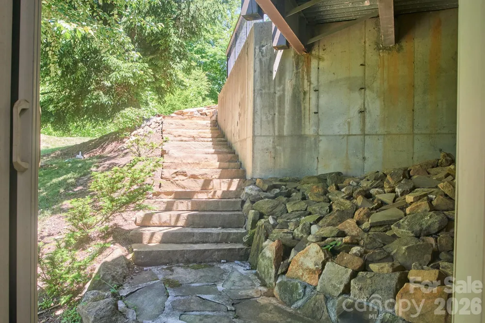 427 Spring Rock Road Burnsville, NC 28714