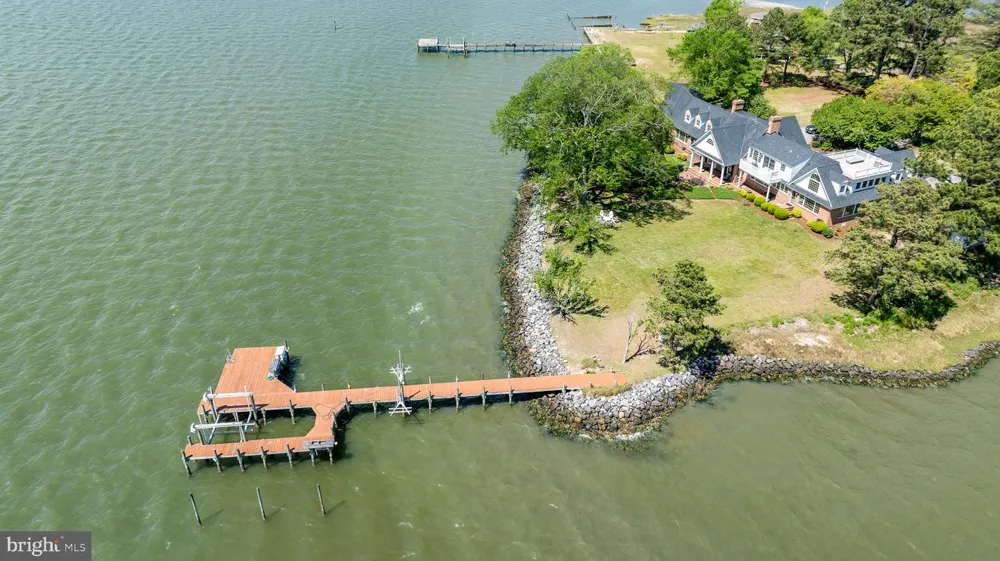 6454 CARMINES ISLAND LANE Hayes, VA 23072