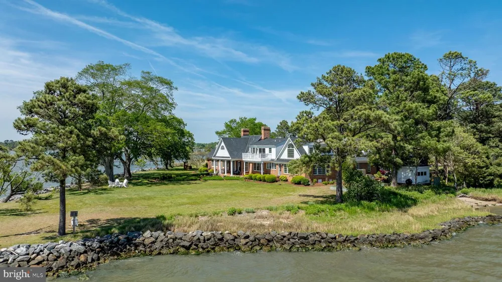 6454 CARMINES ISLAND LANE Hayes, VA 23072