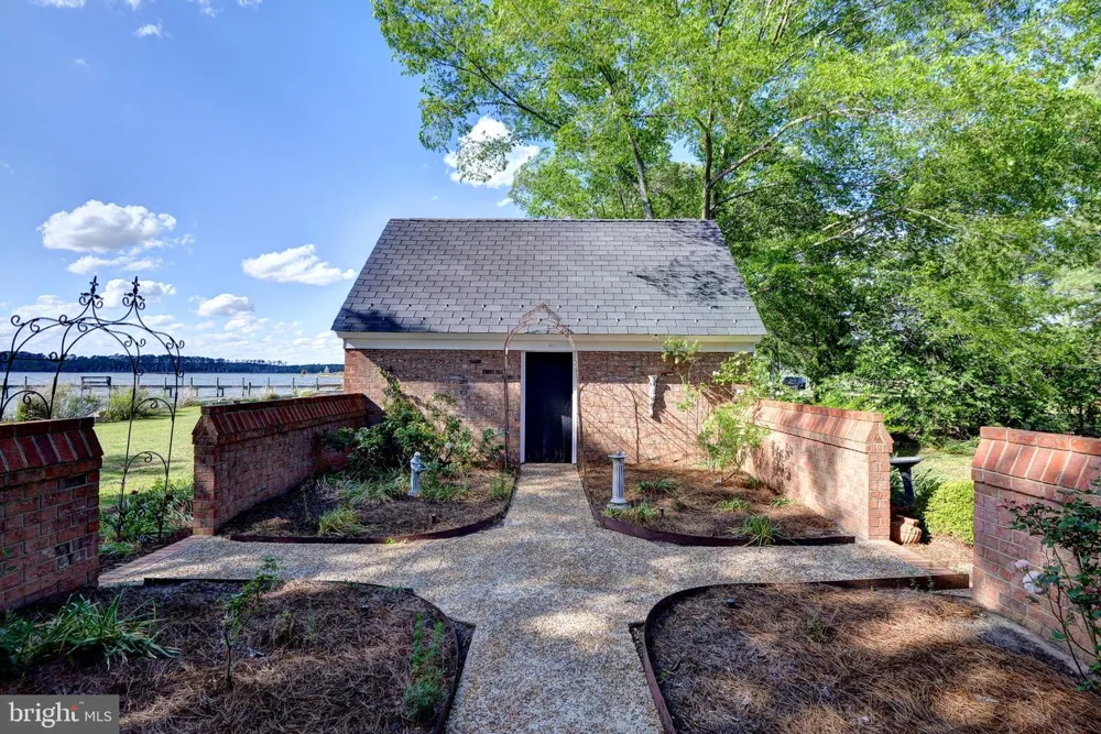 6454 CARMINES ISLAND LANE Hayes, VA 23072