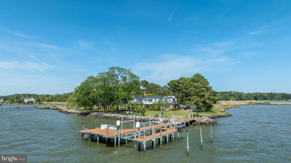 6454 CARMINES ISLAND LANE Hayes, VA 23072