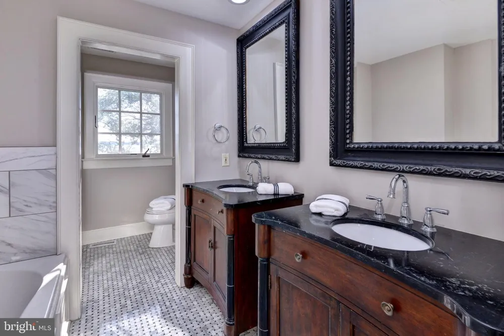 6454 CARMINES ISLAND LANE Hayes, VA 23072
