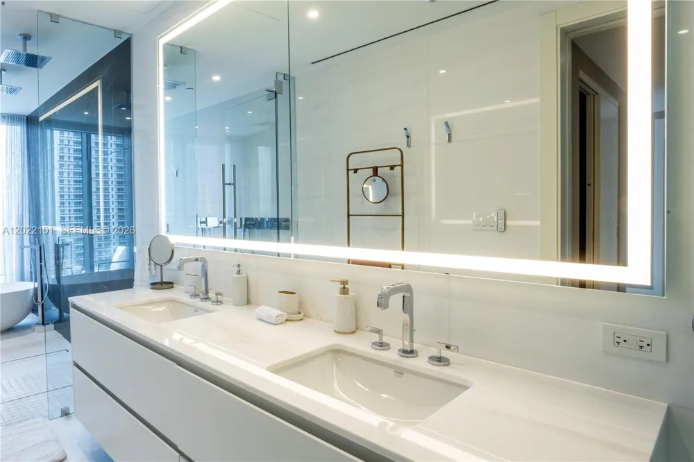 300 Biscayne Boulevard Way #2203C Miami, FL 33131